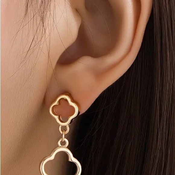 Clover Style Dangle Earrings/Yellow Gold Color - Picture 3 of 6
